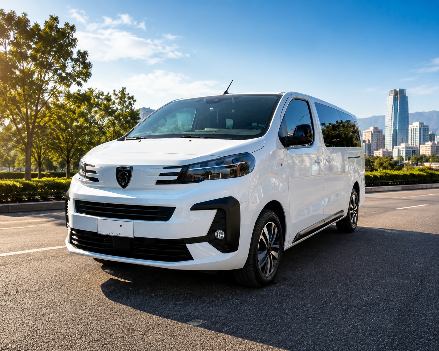 Peugeot Traveller blanco preparado para transporte corporativo en Santiago